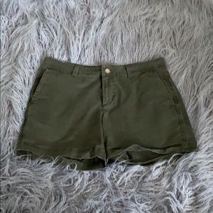 Woman’s Army Green Gap Khaki Shorts// size 4